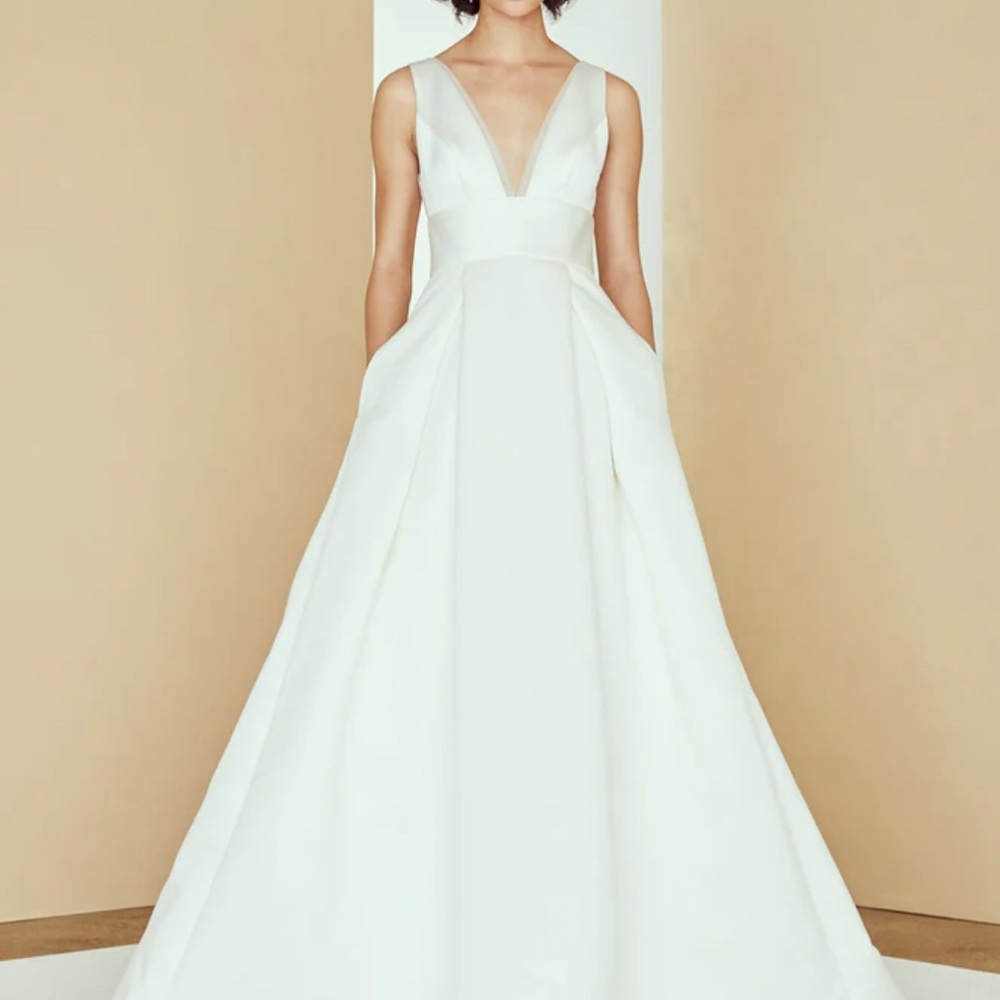 Nouvelle AMSALE Hart Gown - Ivory V-Neck Wedding Dress